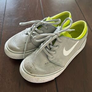 Barely Worn Boys Nike Casual Sneakers